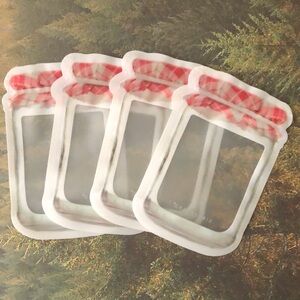 Four Kikkerland reusable snack bag